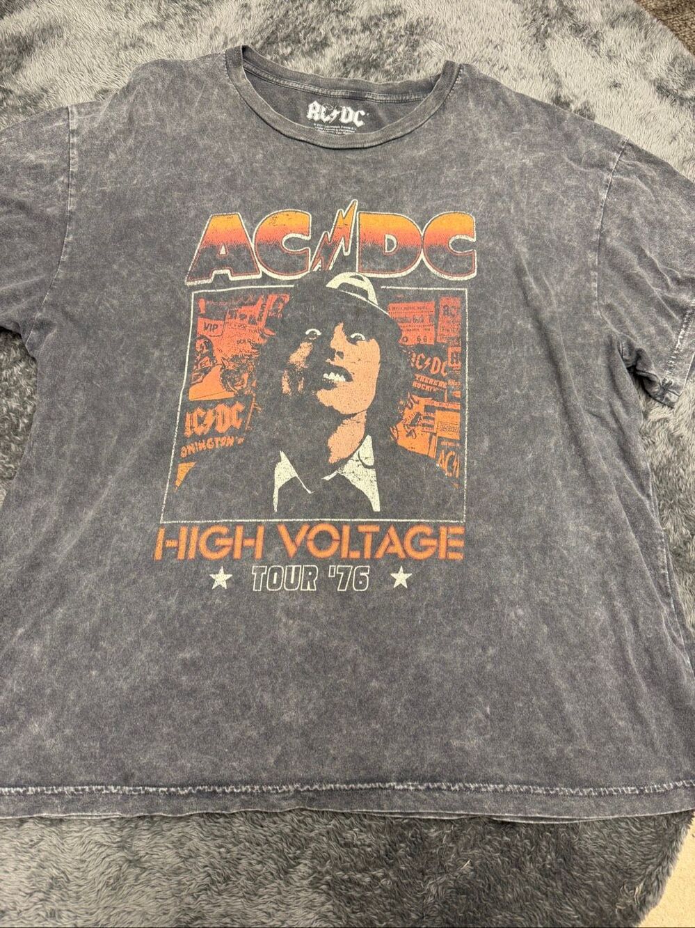 AC/DC High Voltage Tour '76 Graphic T-Shirt Size L/XL!